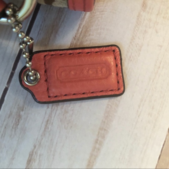 Coach Cute 😊 Mini Crossbody Wallet ❤️ - Picture 4 of 5